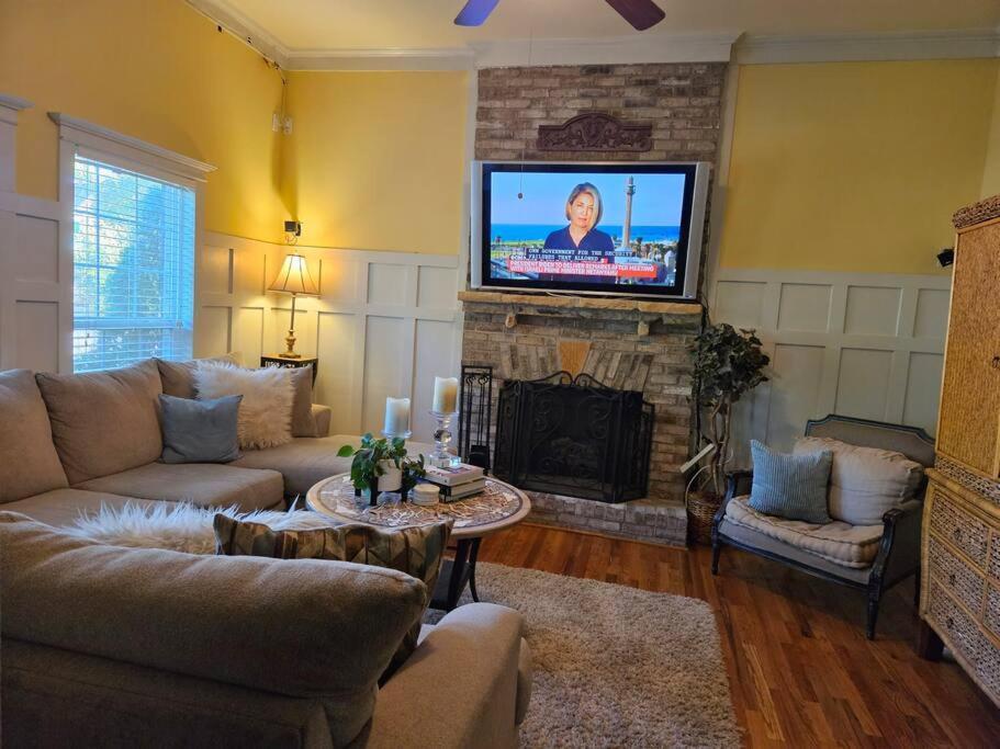Sleeps16, Spacious Home, Close To Downtown, Beltline, And Walk To Restaurants, 75" Tv, 2 Person Jacuzzi, Ping Pong Atlanta Extérieur photo