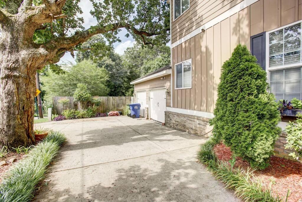 Sleeps16, Spacious Home, Close To Downtown, Beltline, And Walk To Restaurants, 75" Tv, 2 Person Jacuzzi, Ping Pong Atlanta Extérieur photo