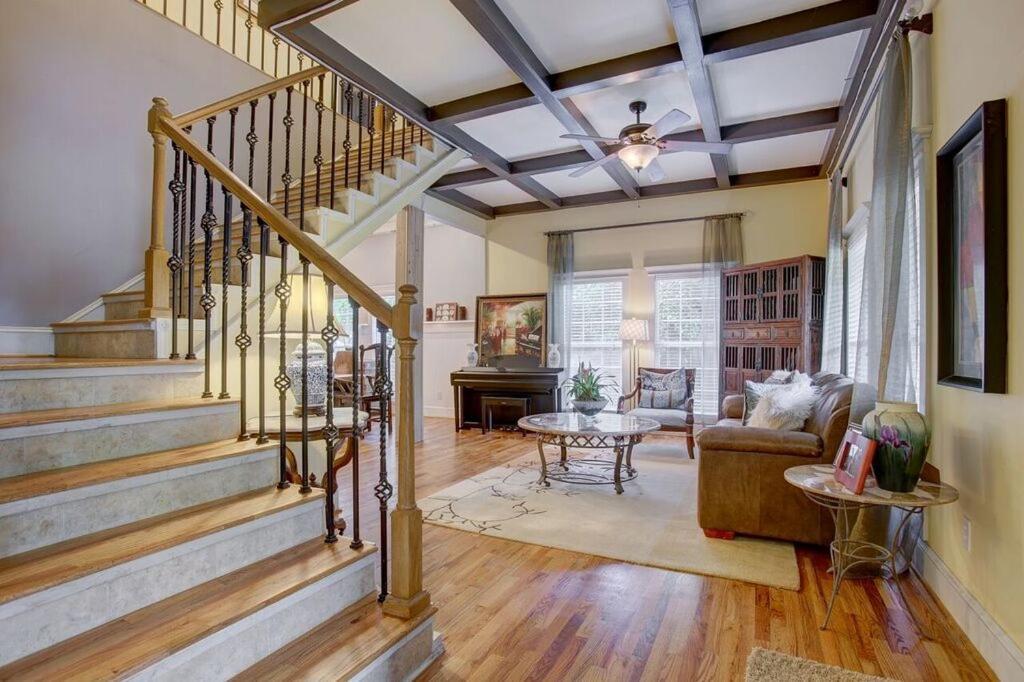 Sleeps16, Spacious Home, Close To Downtown, Beltline, And Walk To Restaurants, 75" Tv, 2 Person Jacuzzi, Ping Pong Atlanta Extérieur photo